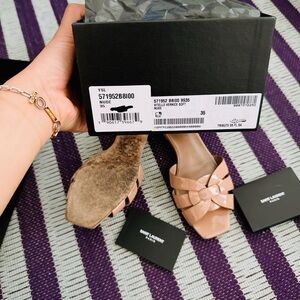 SAINT LAURENT PARIS Vitelli Vernice Soft NUDE size 35